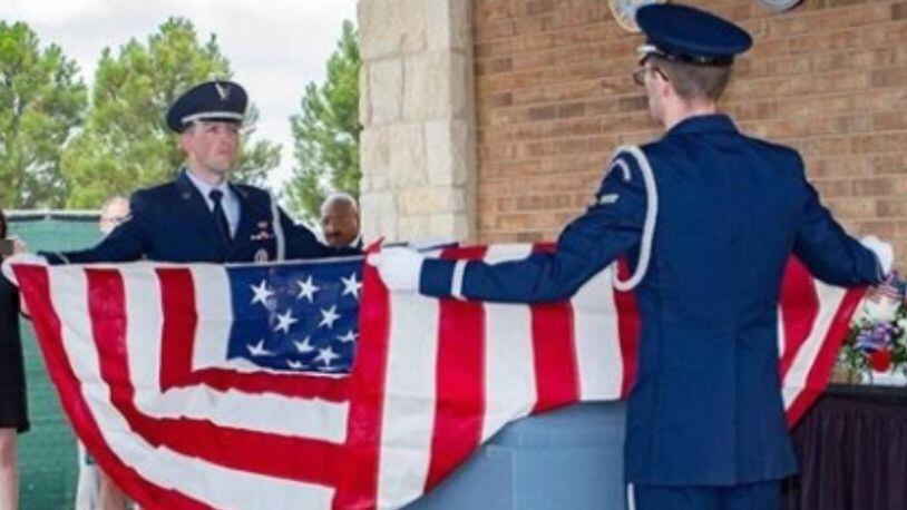 An Air Force veteran received a full military funeral in a service that was attended by thousands of strangers.