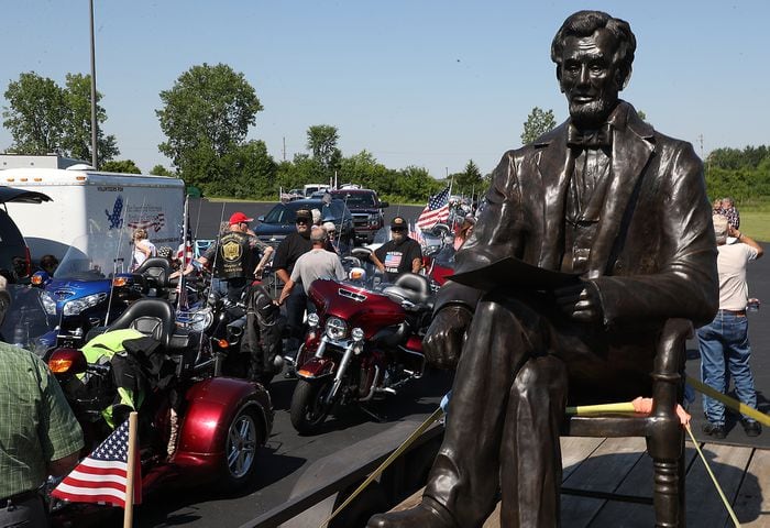 PHOTOS: Transporting Abraham Lincoln Statue