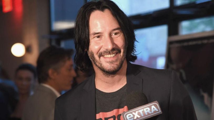Actor Keanu Reeves posed with a California couple as they headed to their wedding ceremony.