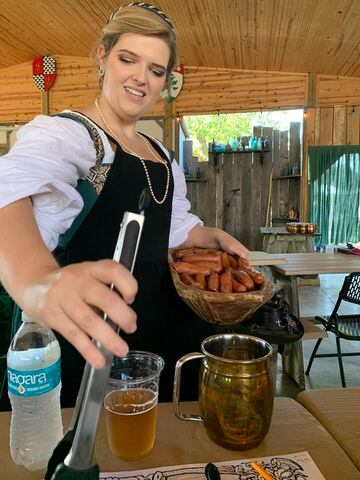PHOTOS: Scenes from a Royal Feast at Ohio Renaissance Festival