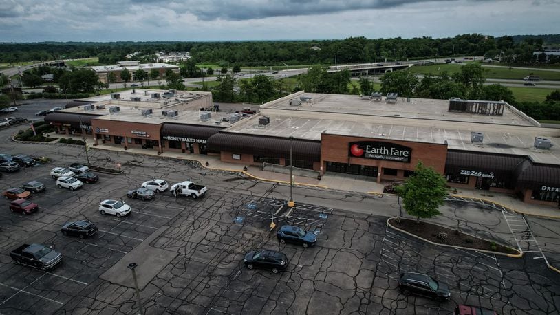 Dot's Market plans to expand to the Cross Pointe Shopping Center in Centerville. Dot’s new store will be located at 101 E. Alex Bell Road, Suite 176, where the former Earth Fare grocery chain was located. JIM NOELKER/STAFF