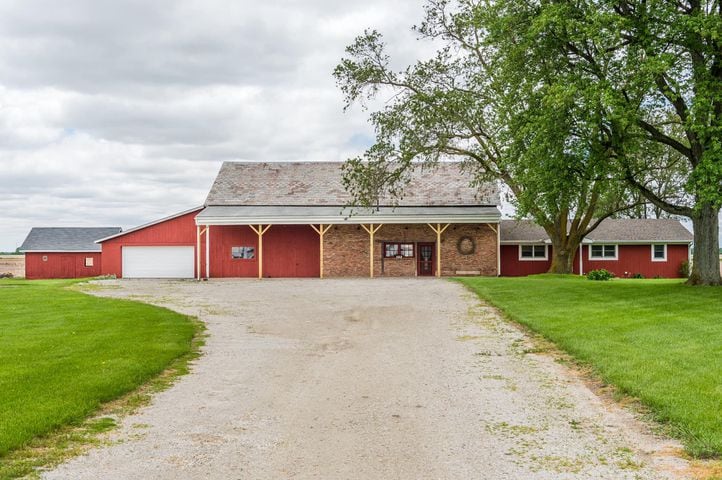 PHOTOS: Converted barn in the country is a farmhouse dream come true