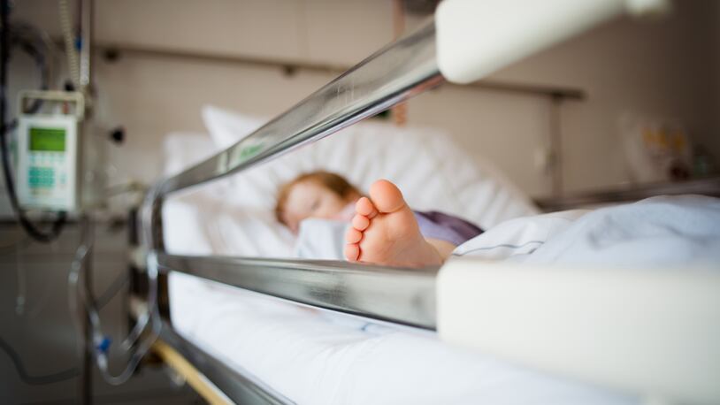 A child is lying in a hospital bed (file photo)