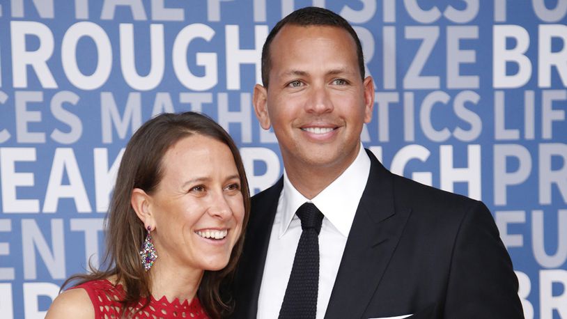 MOUNTAIN VIEW, CA - DECEMBER 04:  Breakthrough Prize co-founder Anne Wojcicki (L) and Baseball player Alex Rodriguez attend the 2017 Breakthrough Prize at NASA Ames Research Center on December 4, 2016 in Mountain View, California.  (Photo by Kimberly White/Getty Images for Breakthrough Prize)