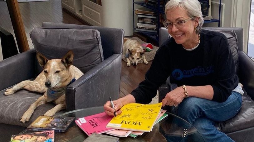 Academy and seven-time Emmy Award-winning actress Allison Janney, raised in Oakwood, is offering signed memorabilia from her recent CBS sitcom “Mom” to benefit Amelia Air Animal Rescue.