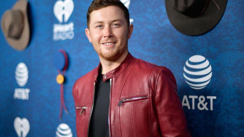 Country singer Scotty McCreery married his longtime girlfriend in the North Carolina mountains on Saturday.