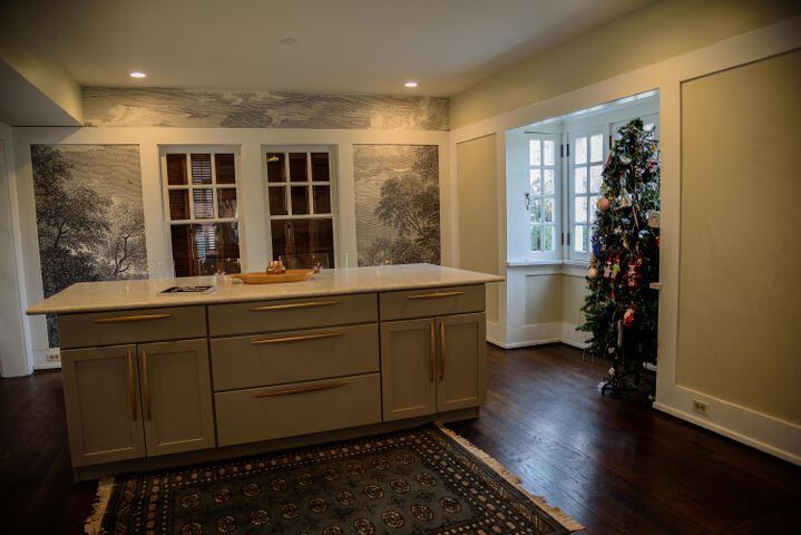 PHOTOS: Inside gorgeous Oakwood homes decorated for its very first  holiday home tour
