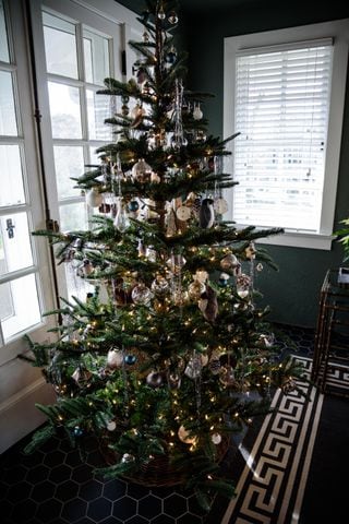 PHOTOS: Inside gorgeous Oakwood homes decorated for its very first  holiday home tour
