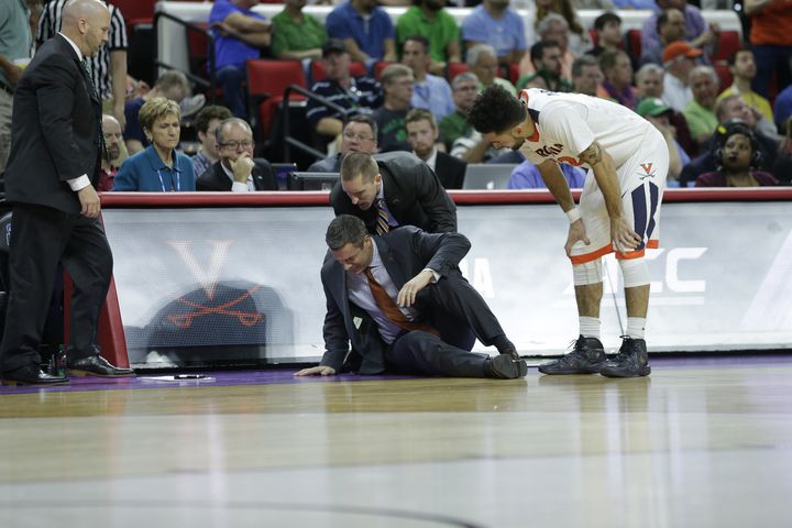 Virginia coach collapses at NCAA tourney
