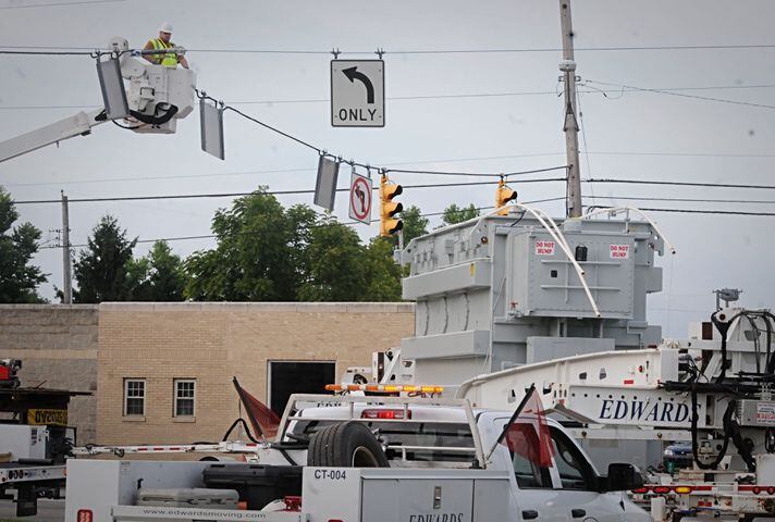PHOTOS: DP&L move oversized load through Kettering, Centerville