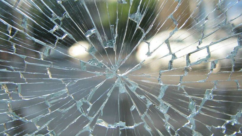 A Texas family says a state trooper punched the windshield of their car, causing it to crack. (Photo: Republica/Pixabay)