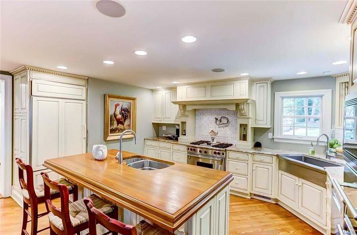 PHOTOS: Luxury Oakwood home up for sale