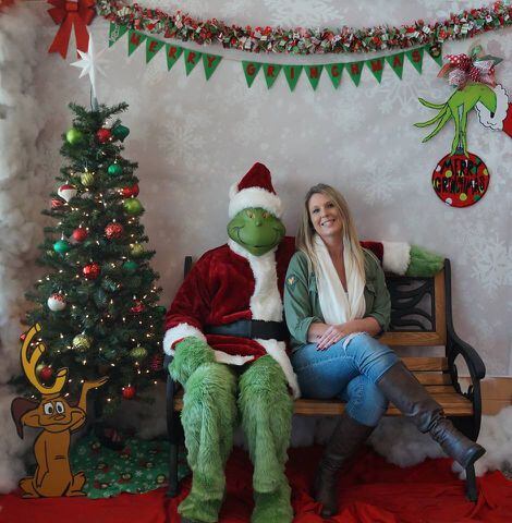 Your heart will grow three sizes when you see these hilarious Dayton family photos with the GRINCH