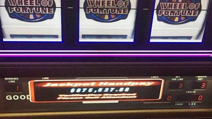 A man won more than $875,000 playing a slot machine at a Detroit casino on Wednesday.