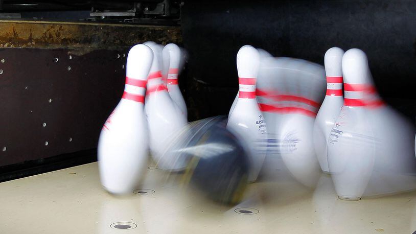 A pair of Ohio high school bowlers rolled back-to-back 300 games Thursday night.