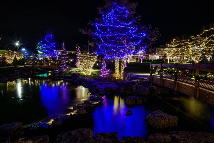 PHOTOS: Austin Landing’s virtual holiday tree lighting ceremony