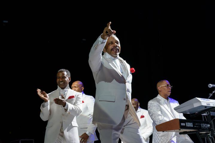 PHOTOS: The Temptations & The Righteous Brothers Live at Rose Music Center